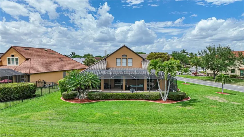 Huge Corner lot with access to the park and guest parking area.