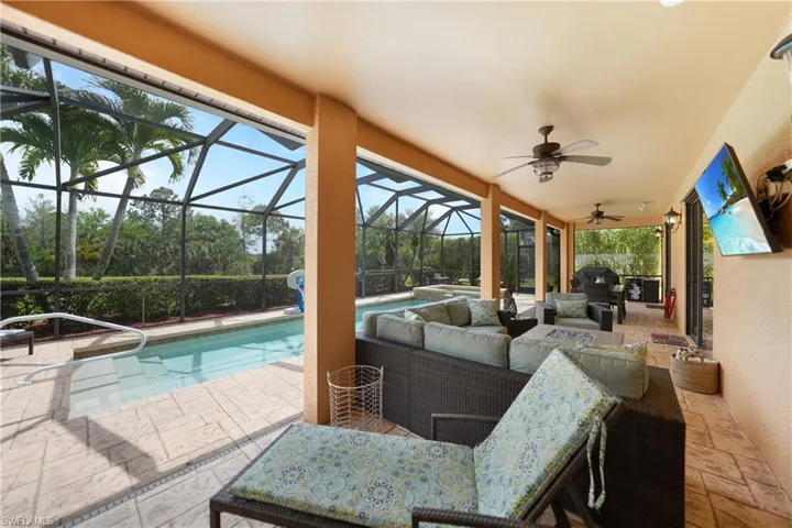 Outdoor lanai space