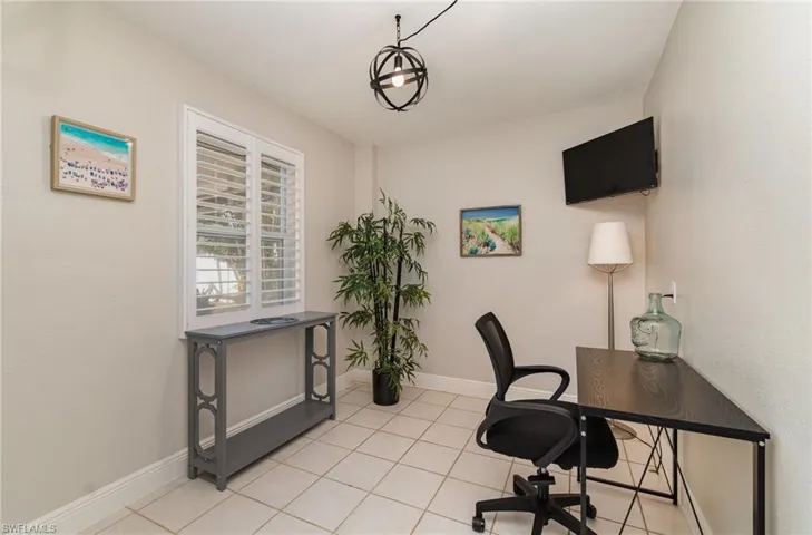 Den with room for office or added guests
