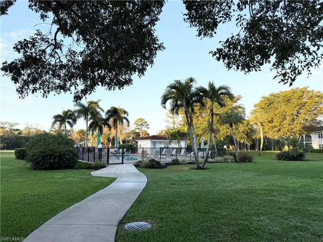 1087 Forest Lakes Dr 306, Naples, Florida 34105