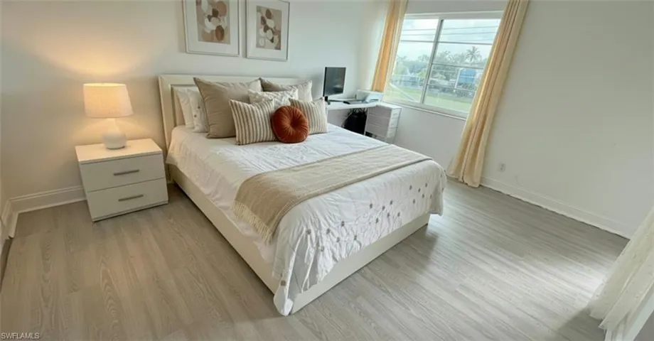 1087 Forest Lakes Dr 306, Naples, Florida 34105