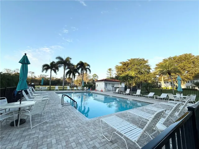 1087 Forest Lakes Dr 306, Naples, Florida 34105