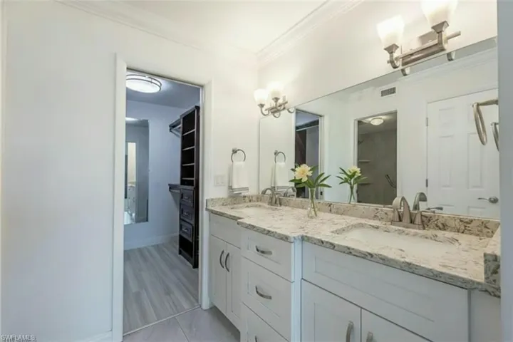 1087 Forest Lakes Dr 306, Naples, Florida 34105