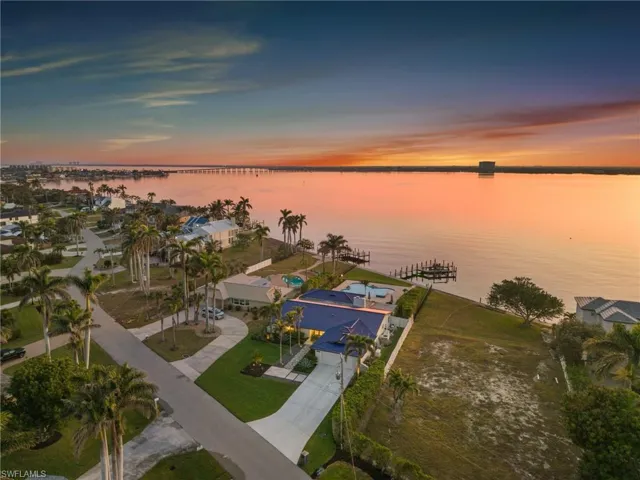 5327 Nautilus Dr, Cape Coral, Florida 33904