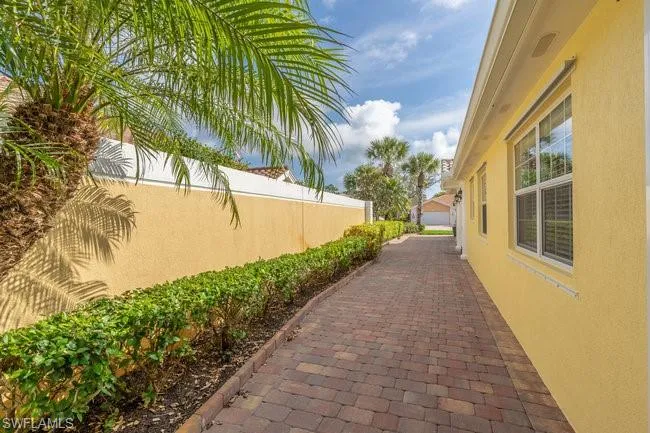 7676 Rozzini Ln, Naples Fl 34114