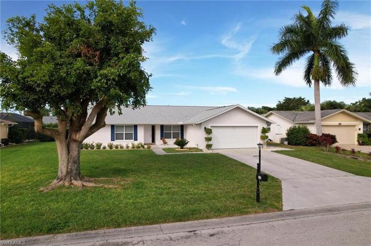 118  Debron  DR, Naples, FL 34112
