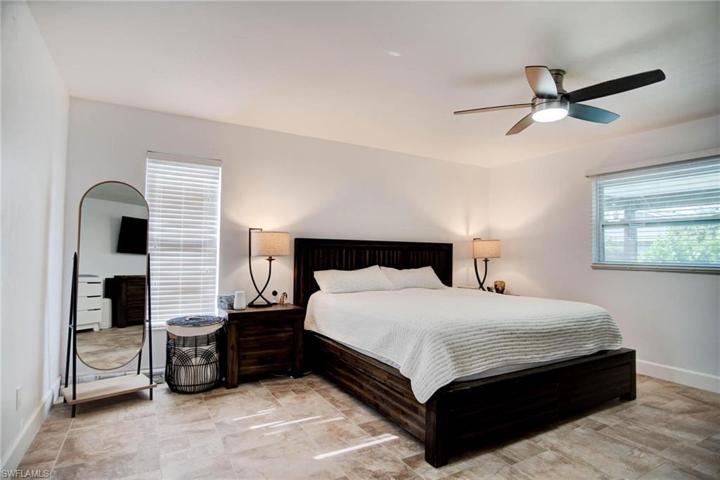 118  Debron  DR, Naples, FL 34112