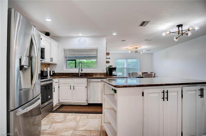 118  Debron  DR, Naples, FL 34112