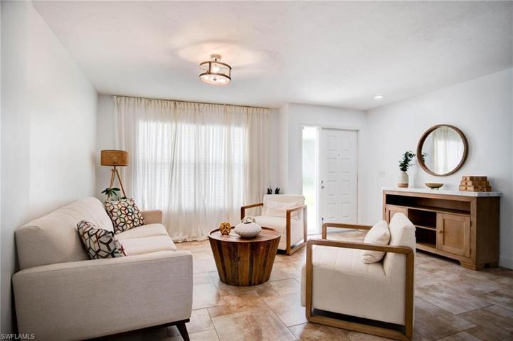 118  Debron  DR, Naples, FL 34112