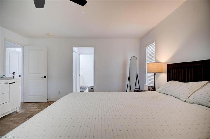 118  Debron  DR, Naples, FL 34112