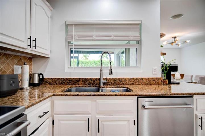 118  Debron  DR, Naples, FL 34112