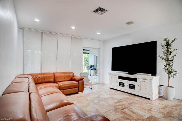 118  Debron  DR, Naples, FL 34112