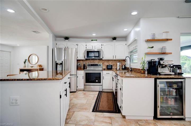 118  Debron  DR, Naples, FL 34112