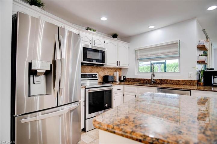 118  Debron  DR, Naples, FL 34112