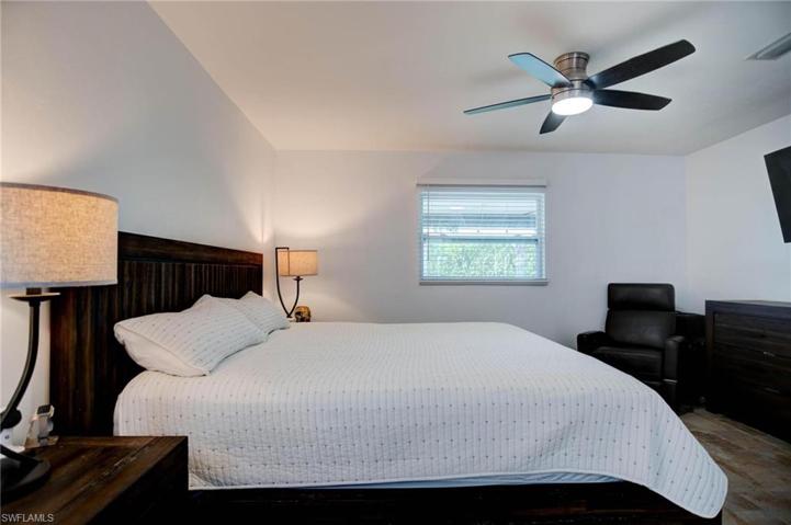 118  Debron  DR, Naples, FL 34112