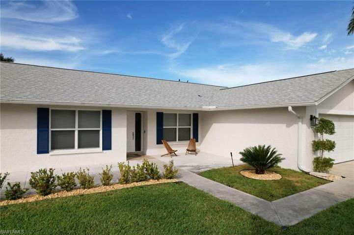 118  Debron  DR, Naples, FL 34112
