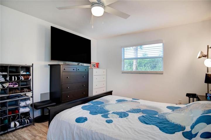 118  Debron  DR, Naples, FL 34112