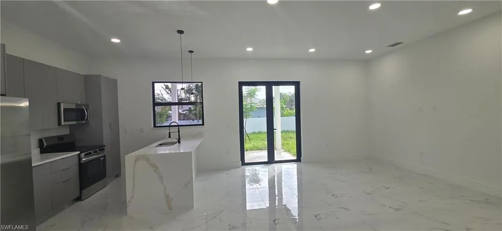 1631 Ne 34th St, Cape Coral, Florida 33909