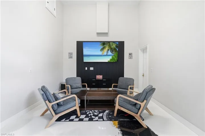 14871  Laguna  DR, Fort Myers, FL 33908