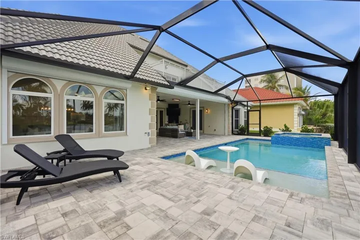 14871  Laguna  DR, Fort Myers, FL 33908