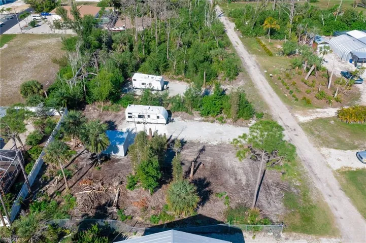 3525 Perkins LN, ST. JAMES CITY FL 33956