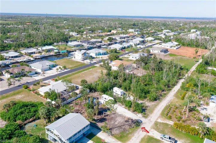 3525 Perkins LN, ST. JAMES CITY FL 33956