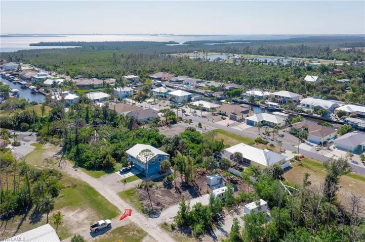 3525 Perkins LN, ST. JAMES CITY FL 33956