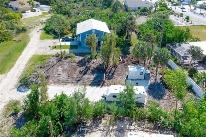 3525 Perkins LN, ST. JAMES CITY FL 33956