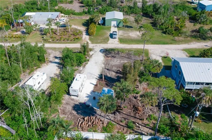 3525 Perkins LN, ST. JAMES CITY FL 33956