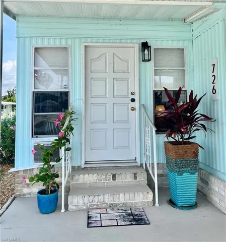 726  Knotty Pine  CIR, North Fort Myers, FL 33917