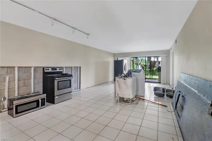 135  Cypress E WAY, Naples, FL 34110