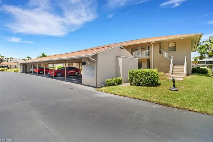 135  Cypress E WAY, Naples, FL 34110