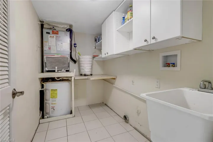 135  Cypress E WAY, Naples, FL 34110