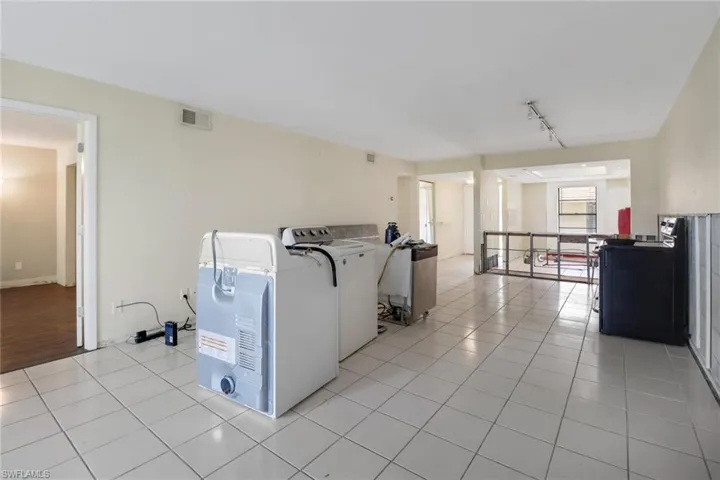 135  Cypress E WAY, Naples, FL 34110