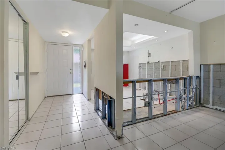 135  Cypress E WAY, Naples, FL 34110