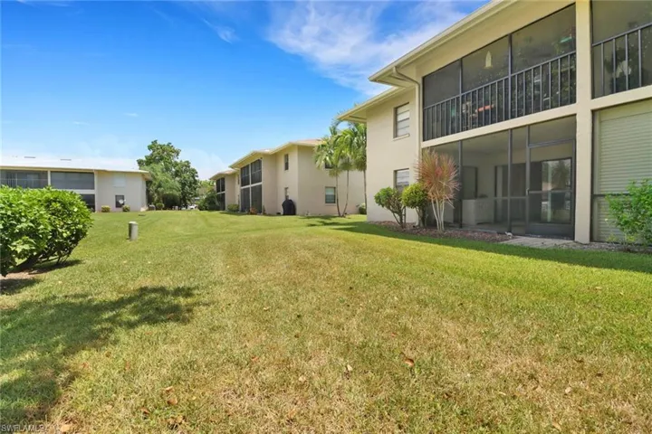 135  Cypress E WAY, Naples, FL 34110