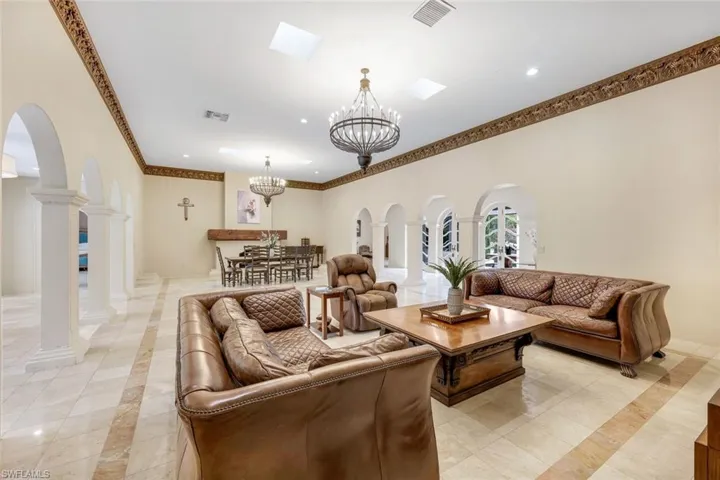 12855  Pond Apple E DR, Naples, FL 34119