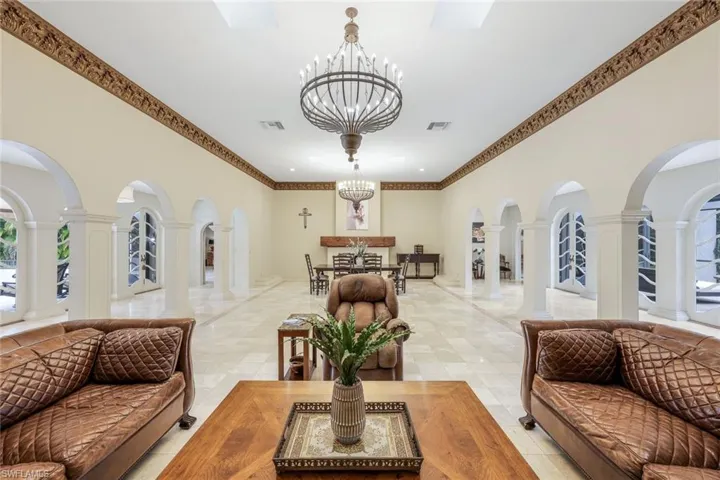 12855  Pond Apple E DR, Naples, FL 34119