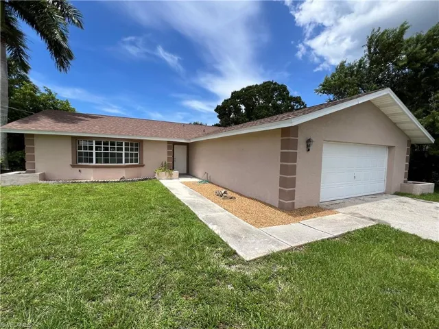 Ranch-style house with a front lawn