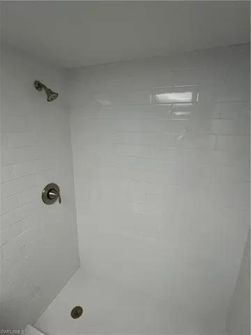 Bathroom featuring tiled shower