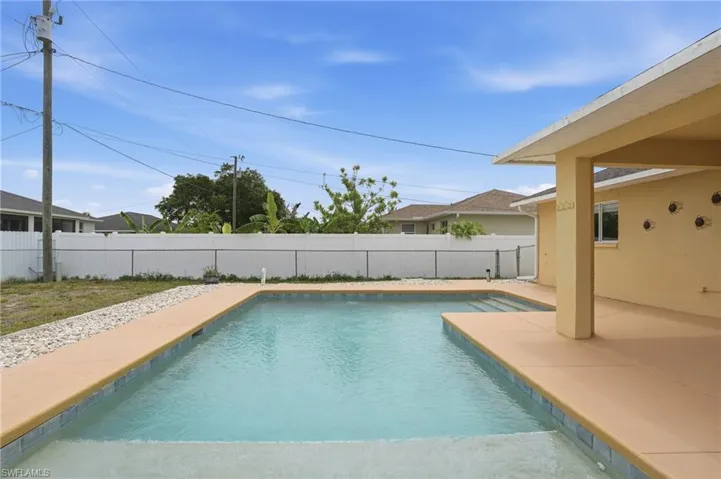 919 18th Ter, Cape Coral, Florida 33909