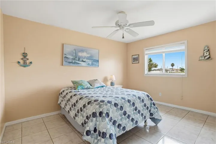 919 18th Ter, Cape Coral, Florida 33909