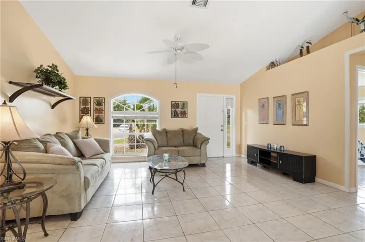 919 18th Ter, Cape Coral, Florida 33909