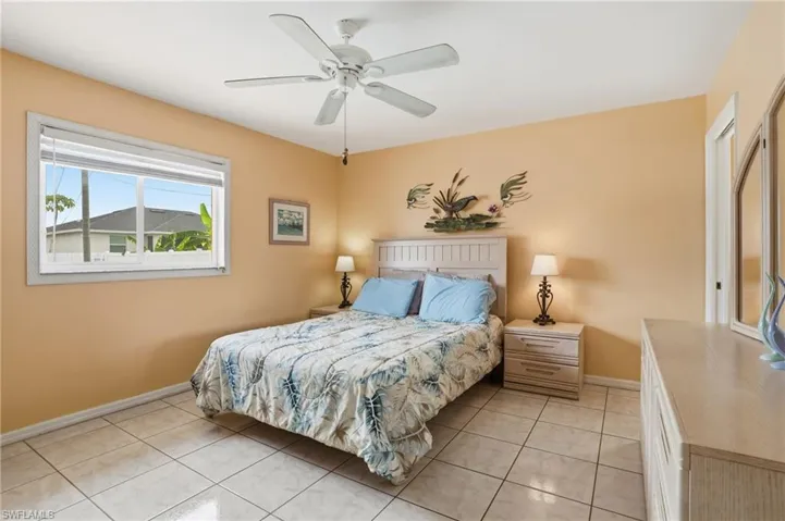919 18th Ter, Cape Coral, Florida 33909