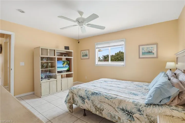 919 18th Ter, Cape Coral, Florida 33909
