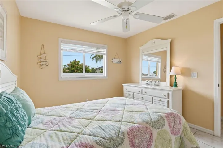 919 18th Ter, Cape Coral, Florida 33909