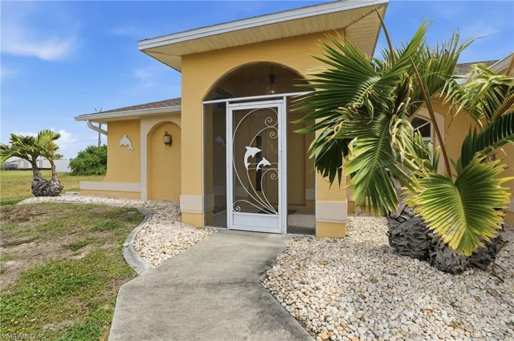 919 18th Ter, Cape Coral, Florida 33909