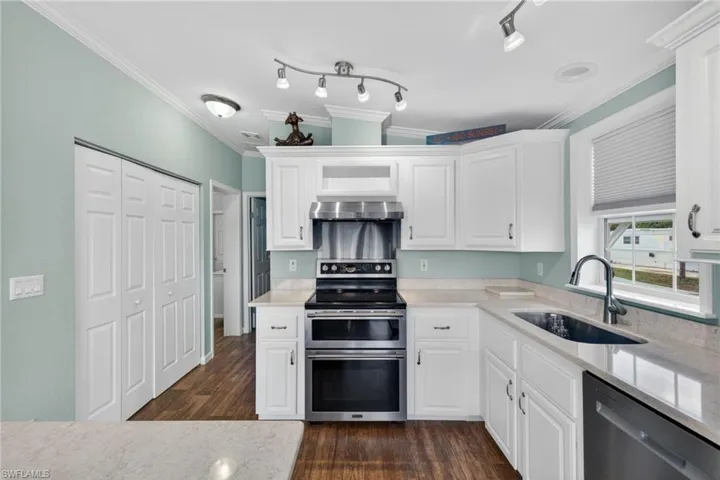 39 Channel Ln, Fort Myers, Florida 33905