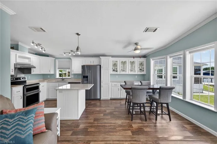 39 Channel Ln, Fort Myers, Florida 33905