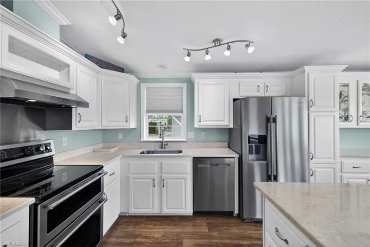 39 Channel Ln, Fort Myers, Florida 33905
